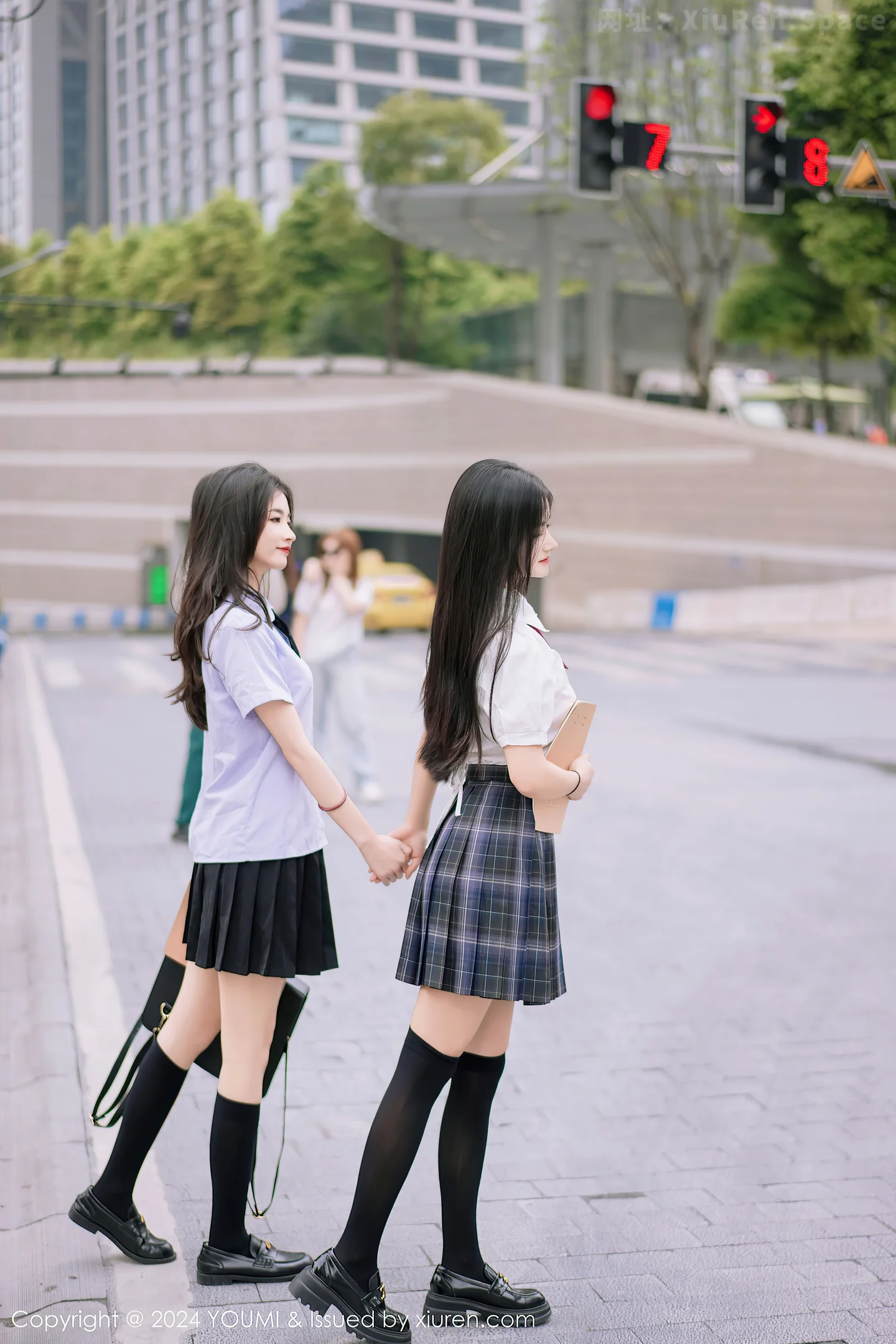 图片[5]-[YouMi尤蜜荟]Vol.1057 模特鱼尾fish＆小茶茶性感学妹制服配黑丝袜秀完美身材迷人写真103P-秀人网官方网站